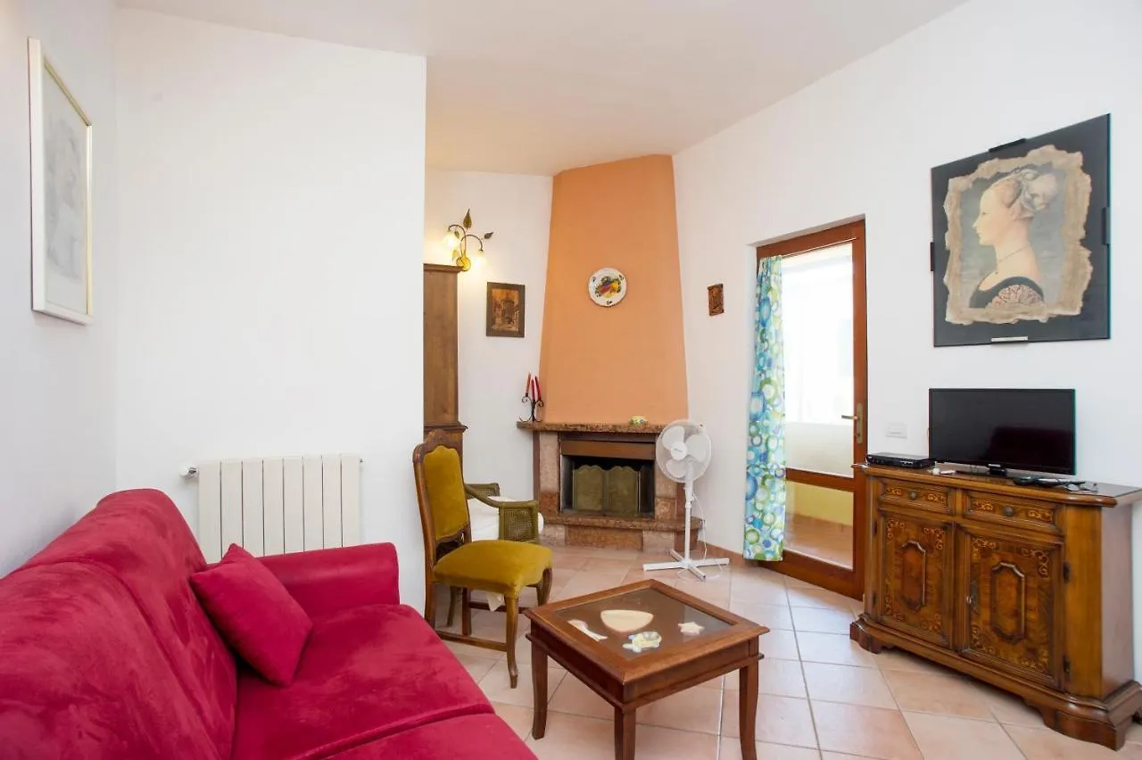 Appartamenti in Via del Mare a Procchio Procchio